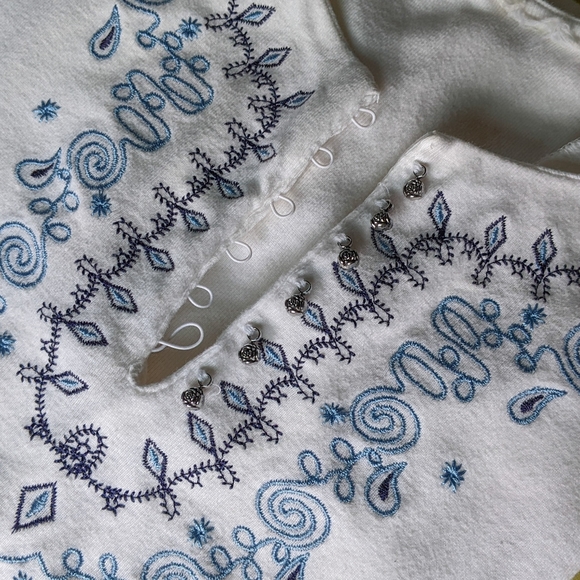 Vintage Embroidered Tee - Picture 5 of 6